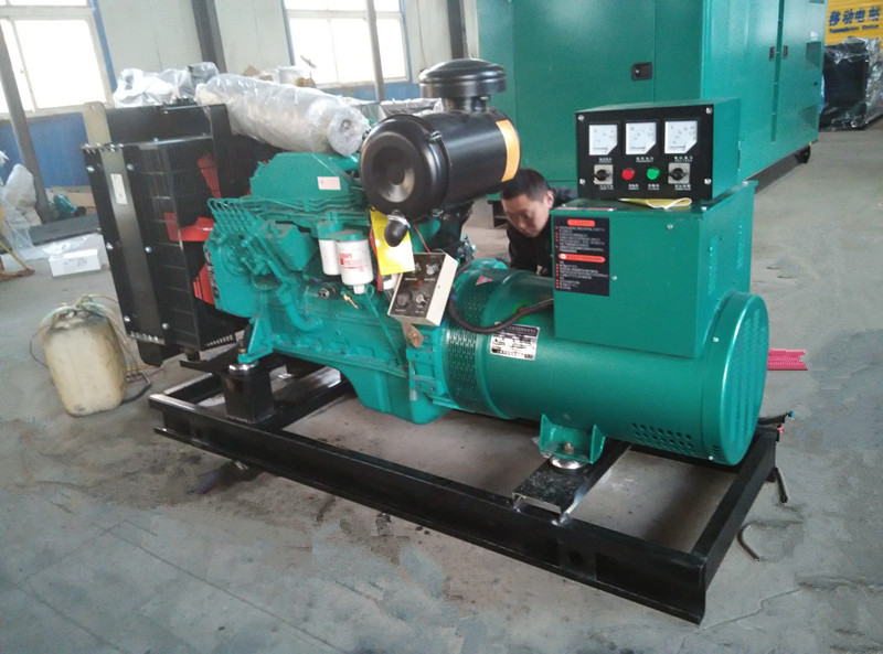 公路施工用高品質(zhì)100KW康明斯柴油發(fā)電機(jī)組