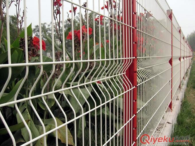 桃型柱圍網價格 桃型柱隔離網規格 道路隔離網廠家