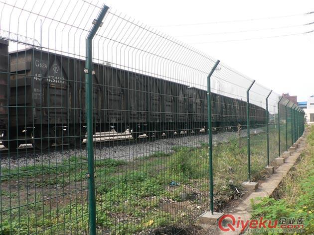桃型柱圍網價格 桃型柱隔離網規格 道路隔離網廠家