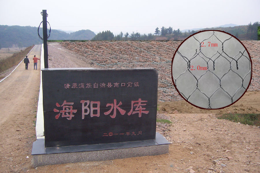 河道湖區(qū)防洪鉛絲石籠網(wǎng)_2015{zx1}鋁鋅合金鋼絲鉛絲石籠報價，鉛絲籠加固岸坡原始圖片2