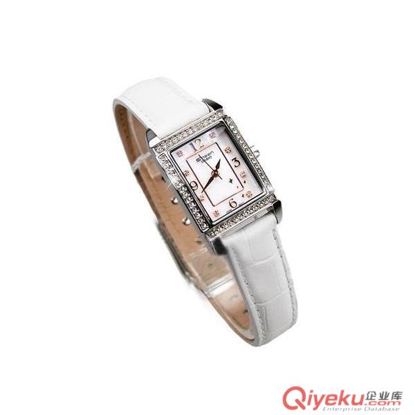 卡西歐Casio女表方形鑲鉆表盤折扣單品白色