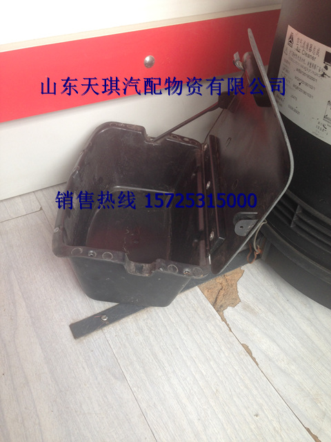 供應(yīng)陜汽奧龍駕駛室儀表臺(tái)中間雜物盒   駕駛室總成  內(nèi)飾件鈑金件原始圖片2